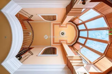 A villa, aminek az építésze nem szerette volna a legyen egyszerű elvét követni