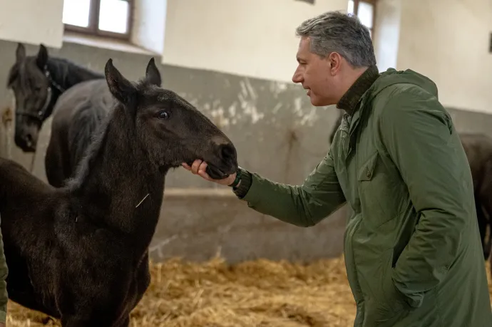 Lázár vidéken töltötte politikai száműzetését. Forrás: Lázár János Facebook-oldala