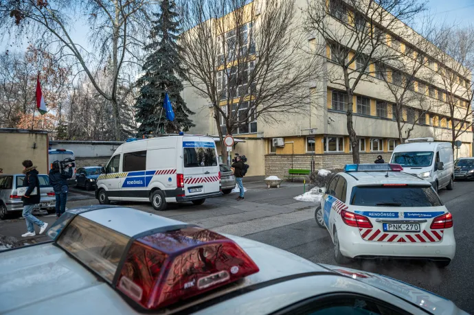 Loptak a Szőlő utcai javítóintézet kiürítése közben, fekete zsákból kerültek elő a holmik