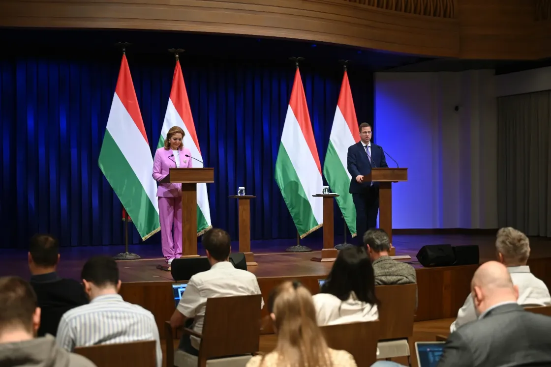 Gulyás: Szijjártó lehallgatásával kapcsolatban forró nyomon vannak a hatóságok