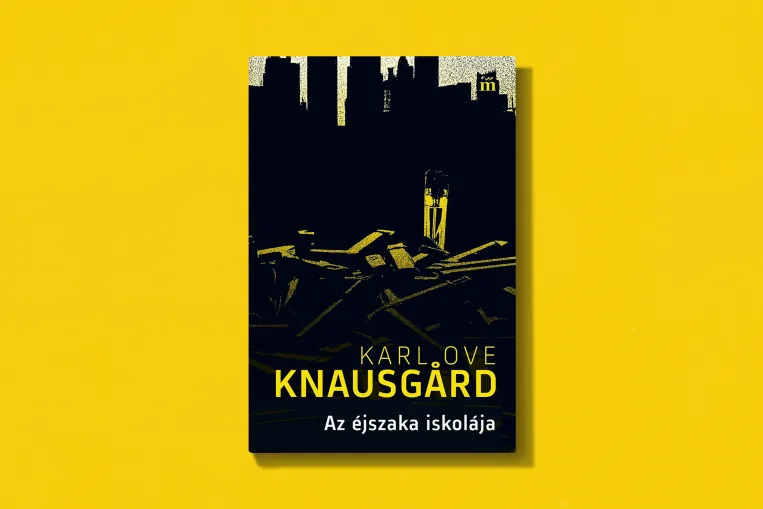 Minden lassan, szinte észrevétlenül csúszik el