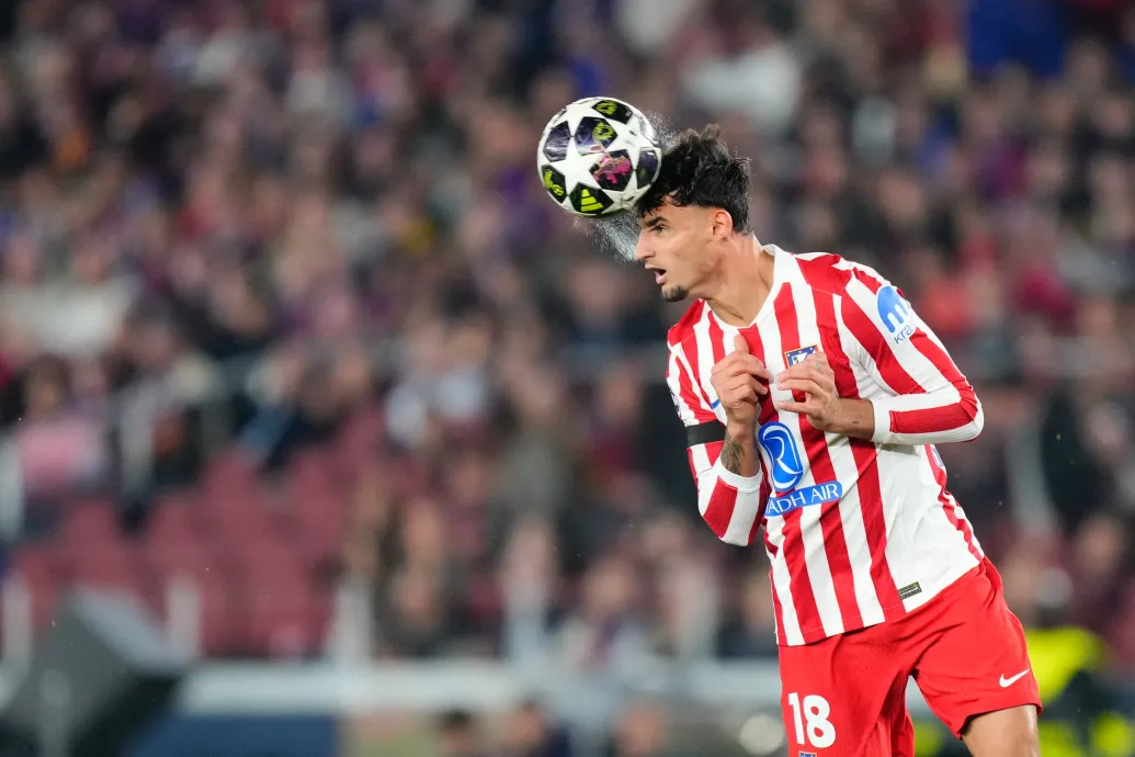 Megfogta kézzel az Atlético védője a kapus kigurítását – a Barcelona edzője felrobbant a dühtől, mert nem kaptak tizenegyest