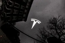 Reuters: Egy új kisebb, olcsóbb SUV-on dolgozik a Tesla