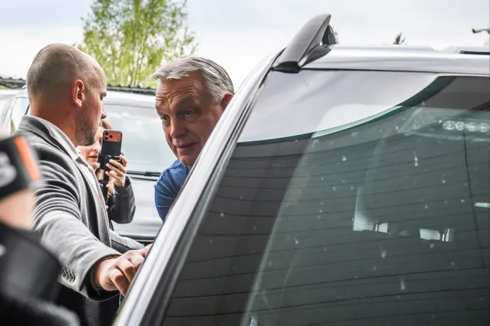 Orbán Viktor egy benzinkúton árulta el a Telexnek, mit szól ahhoz, hogy kiszivárgott a Putyinnal folytatott beszélgetése