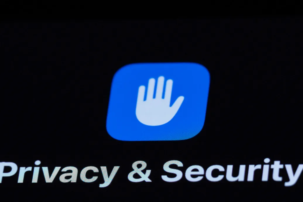 Bellingcat: Magyar kormányzati jelszavak keringenek az interneten