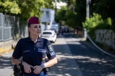 Ha rendőrök intézkednek vasárnap a szavazással kapcsolatban, azt csak fegyver nélkül tehetik