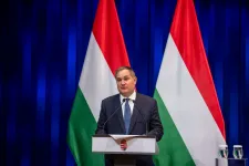 A választás előtt 2 nappal 93 milliárdot csoportosított át rezsistopra a kormány