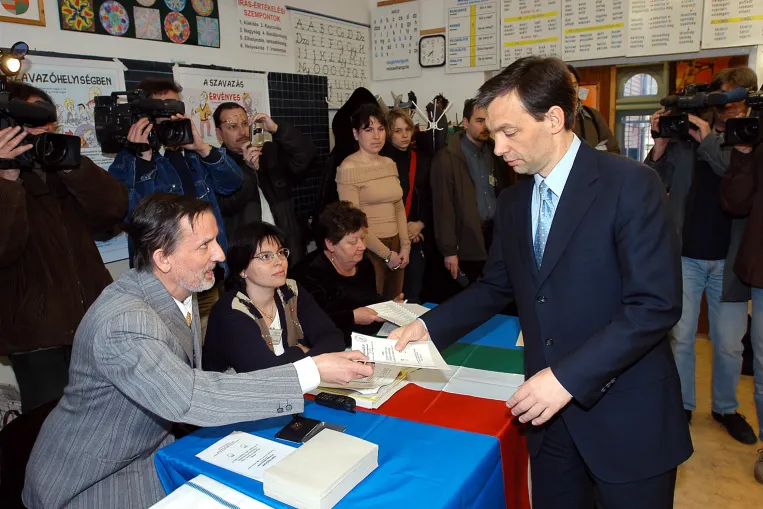 Volt már olyan szavazás április 12-én, amikor élesen bírálták Orbán Viktort