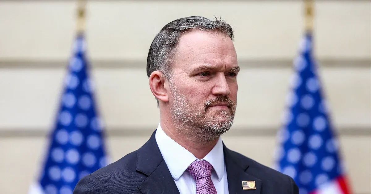 Sürgős találkozót kért a legnagyobb bankok vezetőitől az amerikai pénzügyminiszter, aggódnak a feketelistára tett cég MI-szoftvere miatt