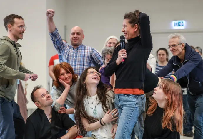 Jelenet az Országkórusból – Fotó: Horváth Judit / Örkény Színház