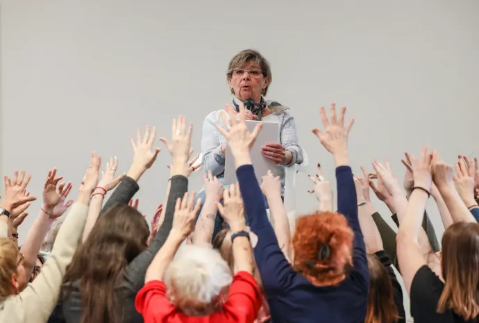 Jelenet az Országkórusból – Fotó: Horváth Judit / Örkény Színház