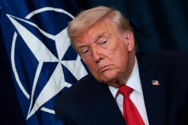 Politico: Sértések és fenyegetések sora hangzott el Trump és a NATO-főtitkár találkozóján