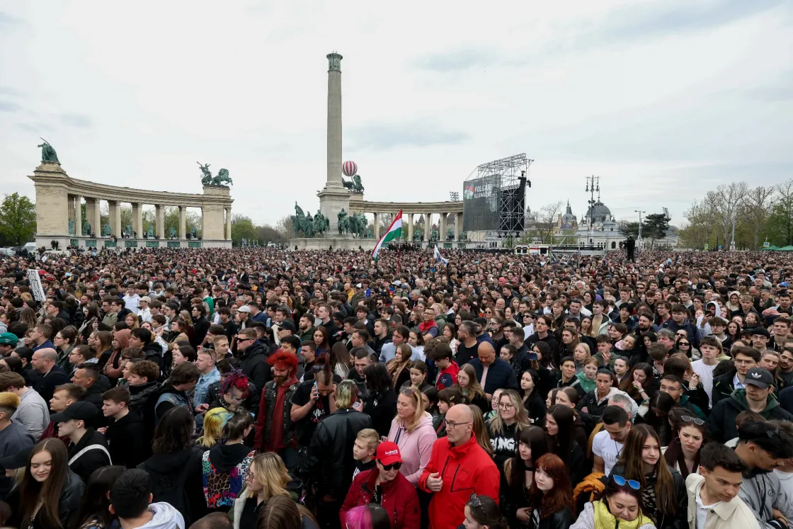 „Sokkal több értelme van ennek, mint a mocskos fideszezésnek” – élőben a Rendszerbontó Nagykoncertről
