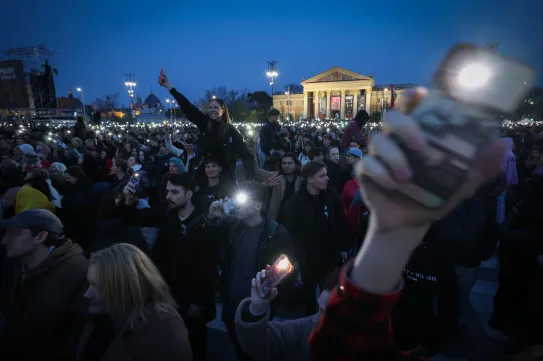 „Ez a Fidesz búcsúbulija gyerekek” – mondta Eckü, majd Gulyás Gergelynek és a megfonosoknak üzent