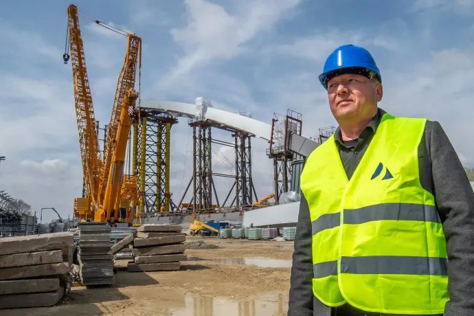 Még sokkal drágább lesz a mohácsi híd, hacsak meg nem fékezi az új kormány