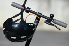 Májustól kötelező az irányjelző és a sisak az elektromos rollereken Ausztriában