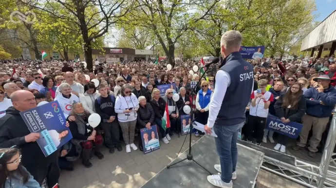Magyar Péter Újfehértón mond beszédet 2026. április 11-én. Fotó:YouTube