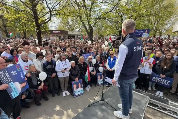 Magyar Péter az újfehértói kampányrendezvényen 2026. április 11-én – Forrás: Magyar Péter / Facebook