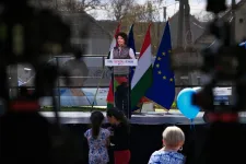 Légvár, csúszda, pókember és töltött káposzta – majálishangulatban zárta kampányát a DK Versenden