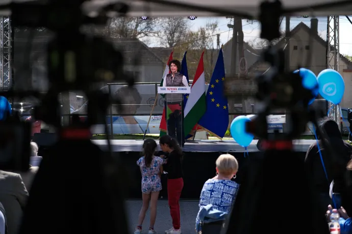 Nagyjából 200-250 aktivista előtt mondott beszédet Dobrev Klára Versenden – Fotó: Gűth Ervin / Telex