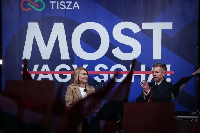 Tompa Enikő és Magyar Péter Debrecenben – Fotó: Huszti István / Telex