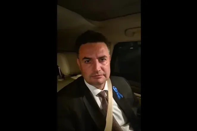 1,6 millióra bírságolták Márki-Zayt a videó miatt, amiben degenerált, hazaáruló, keresztényietlen, pogány, tolvaj gazembereknek nevezte csádi missziót támogató szavazókat