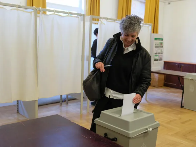 Bódis Kriszta szavaz – Fotó: Barakonyi Szabolcs / Bódis Kriszta Public- Facebook