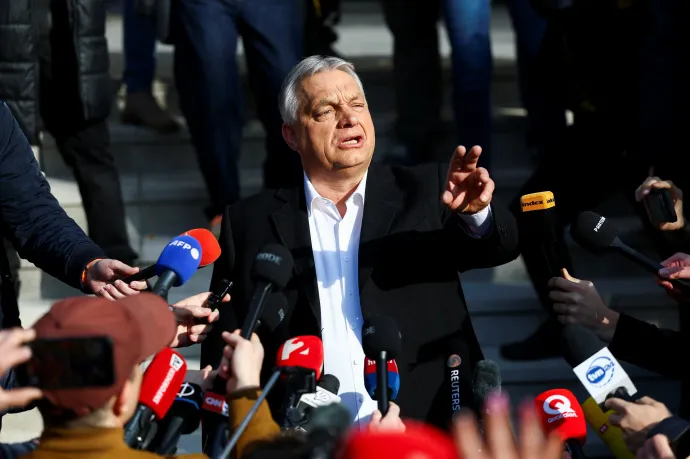 Első fotó: Orbán Viktor és Lévai Anikó az urnáknál. Második fotó: Orbán Viktor a szavazás utási sajtótájékoztatón – Fotó: Szabó Bernadett / Reuters