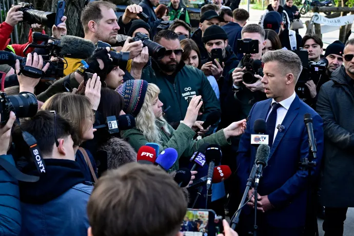 Magyar Péter leadta a szavazatát, majd sajtótájékoztatót tartott – Fotó: Mónus Márton / Reuters