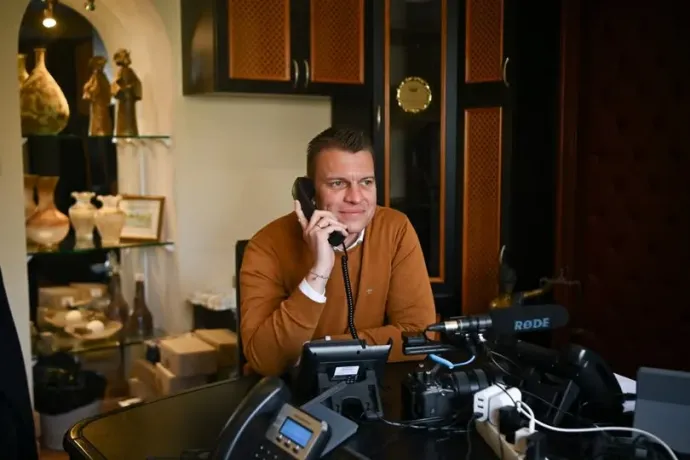 Menczer Tamás munka közben – Fotó: Menczer Tamás / Facebook