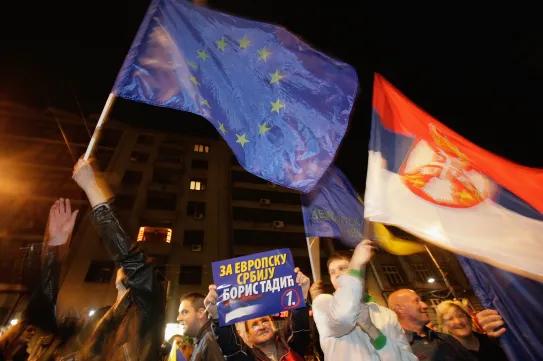 Szerbiától 1,5 milliárd eurós támogatás megvonását tervezi az EU