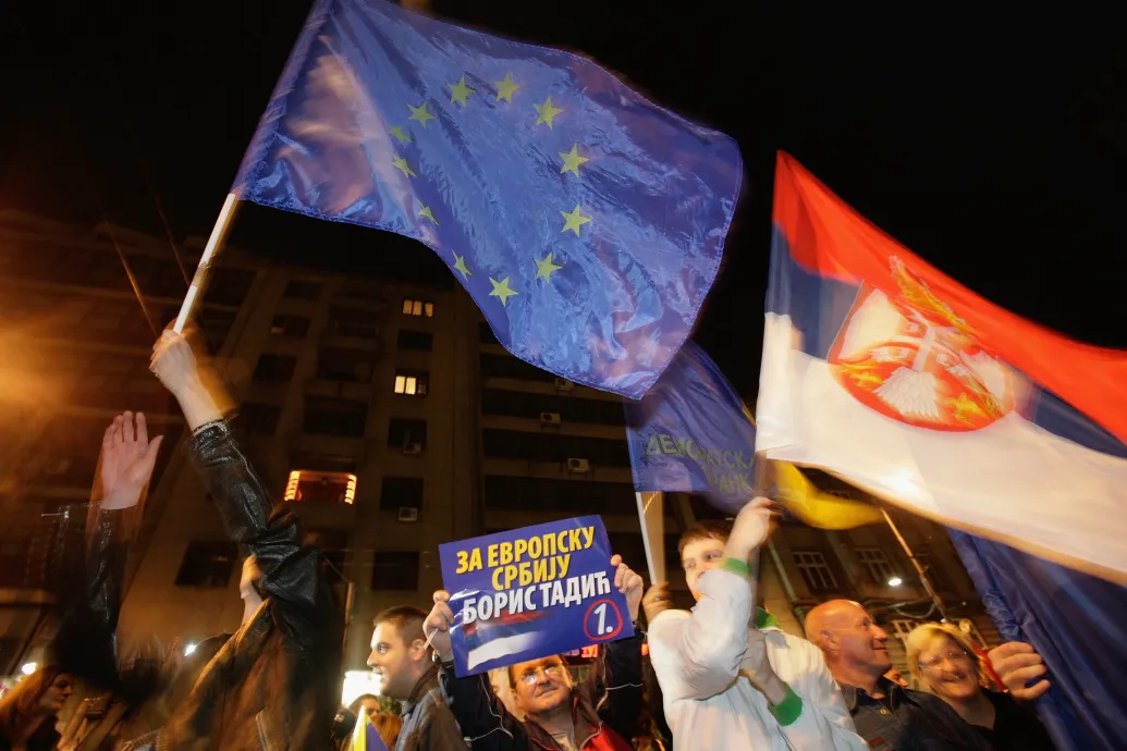 Szerbiától 1,5 milliárd eurós támogatást megvonását tervezi az EU