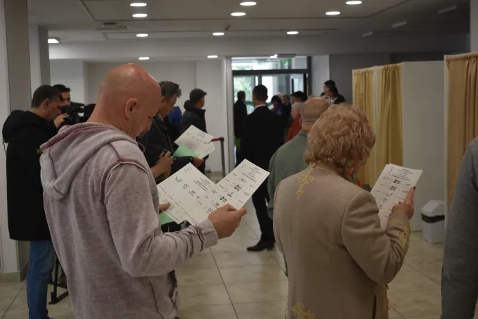 Csíkszeredában több mint 2600 Magyarországon lakcímmel rendelkező választót várnak az urnákhoz – Fotók: Tőkés Hunor / Transtelex