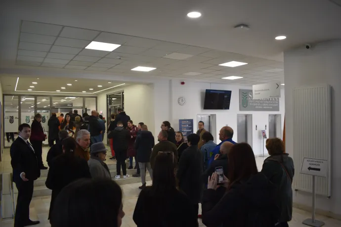 Csíkszeredában több mint 2600 Magyarországon lakcímmel rendelkező választót várnak az urnákhoz – Fotók: Tőkés Hunor / Transtelex