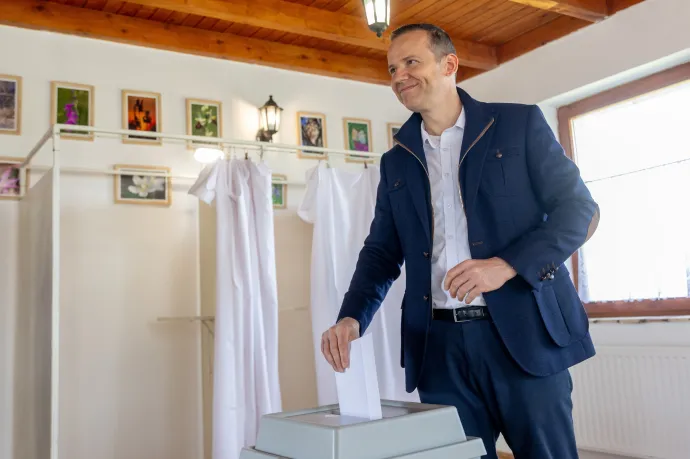 Toroczkai László, a Mi Hazánk Mozgalom elnöke leadja a szavazatát az országgyűlési választáson Ásotthalmon, a Szent Gellért Közösségi Házban kialakított szavazókörben 2026. április 12-én – Fotó: Rosta Tibor / MTI