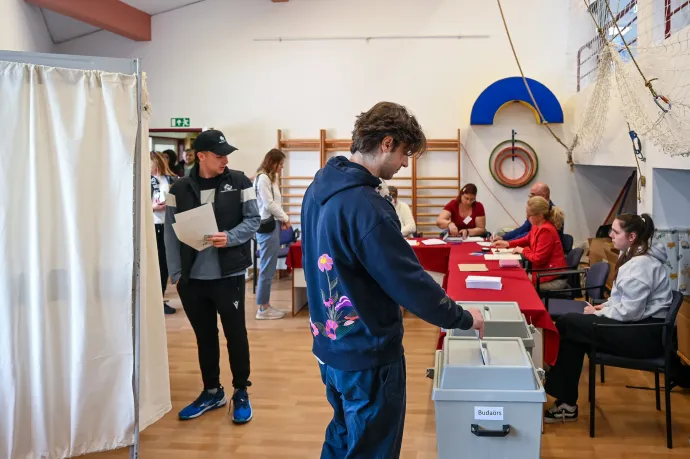 Szavazók a budaörsi Kamaraerdei Óvodában 2026. április 12-én – Fotó: Melegh Noémi Napsugár / Telex