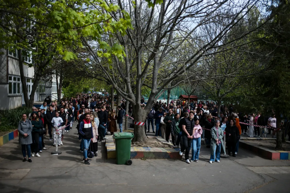 54,14 százalék a részvételi arány délután 1-ig, megérkeztek a fővárosi választók