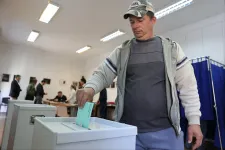 Már rekordot döntött a választási részvétel, 17 óráig 74,23 százalék szavazott