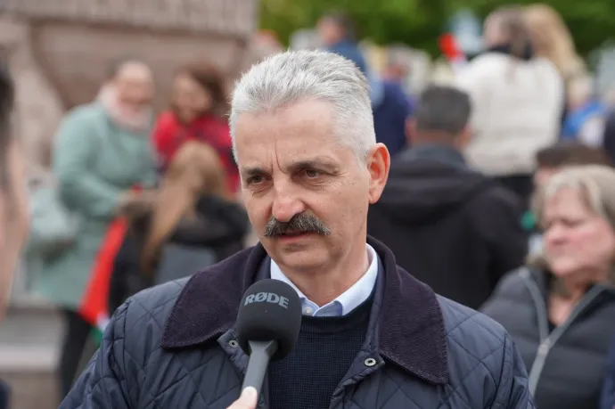Kisbuszokkal vihettek erdélyi fiatalokat Gárdonyba, hogy kampányoljanak Tessely Zoltán fideszes képviselőnek