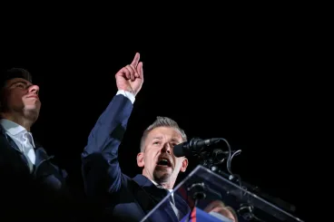 Magyar Péter győzelmi beszédében elszámoltatást és megbékélést ígért, és lemondásra szólította fel Sulyok Tamást