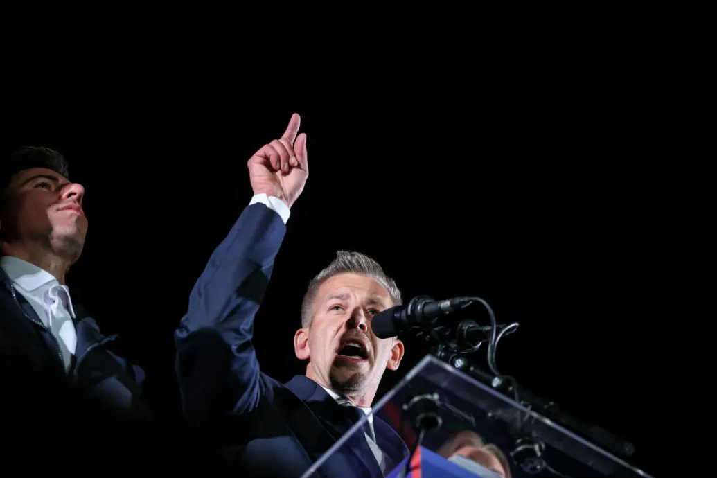 Magyar Péter győzelmi beszédében elszámoltatást és megbékélést ígért, és lemondásra szólította fel Sulyok Tamást