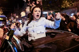 Felrobbant Budapest a Tisza győzelme után