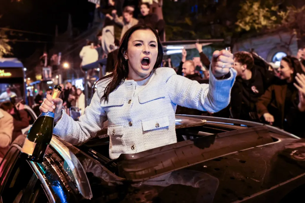 Felrobbant Budapest a Tisza győzelme után