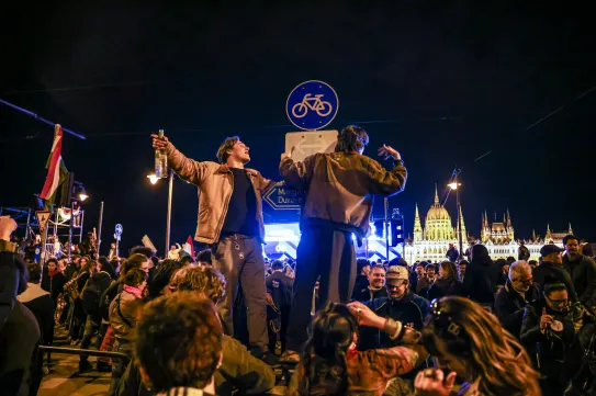 Rendszerváltó házibulivá változott Budapest belvárosa a Fidesz bukása után