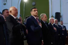 A román szélsőjobboldal is Orbánt síratja, szerintük a háttérhatalom keze van a dologban