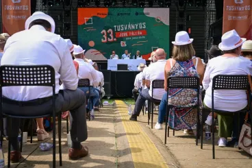 „Make Tusványos Great Again” – a román sajtó szinte csak Magyar Péterről és Orbán Viktorról szól