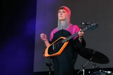 Budapesten koncertezik Cate le Bon, aki producerként is nagyon emlékezetes lemezeken dolgozott