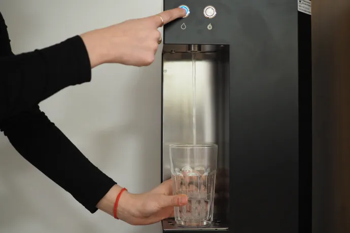 Öntsünk tiszta vizet a pohárba – segít egy jó vízadagoló!