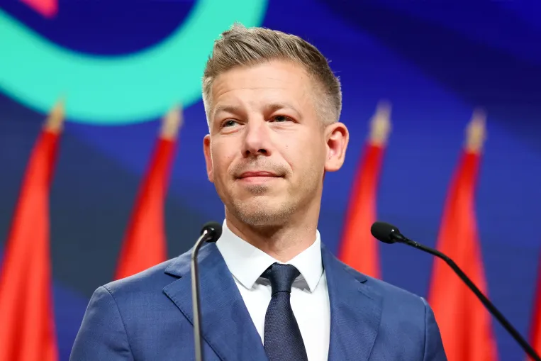 A mostani kormányunk nem ügyvezető kormány, valójában nincs megkötve a keze – élőben Stánicz Péter alkotmányjogásszal