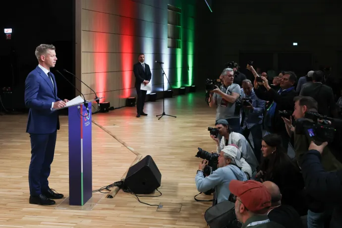 Magyar Péter egy két évtizedes rémálom végének és Magyarország ébredésének nevezte a vasárnapi választást